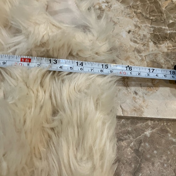 Women’s Boston Proper Faux Fur Vest - Picture 4 of 5